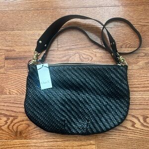 Clare V Moyen Messenger